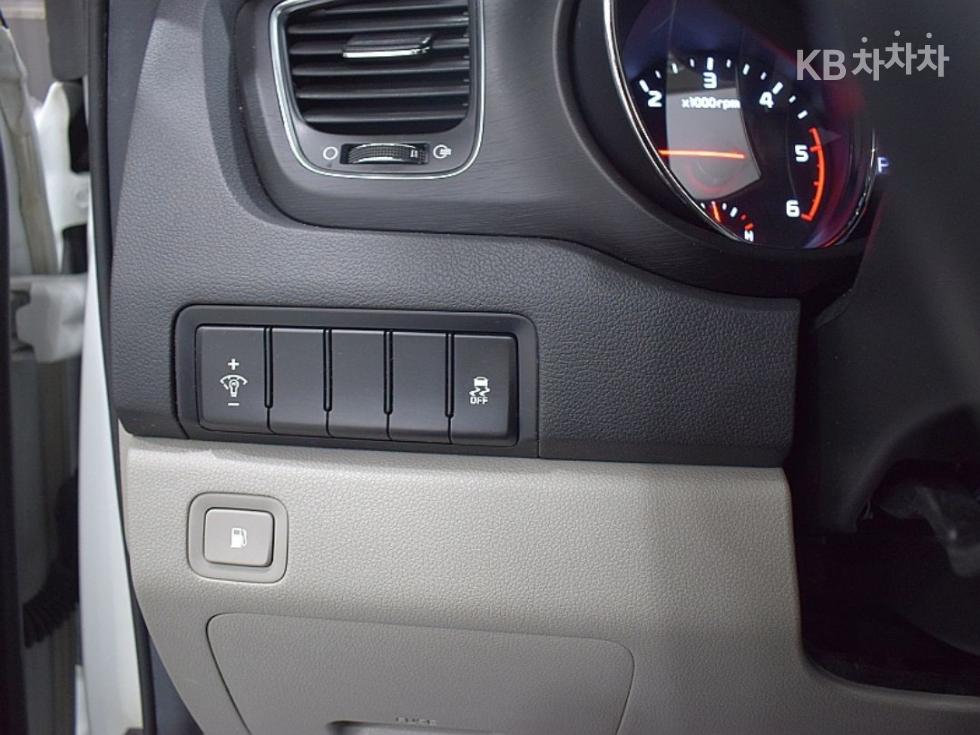 Kia Carnival — miniaturë 6