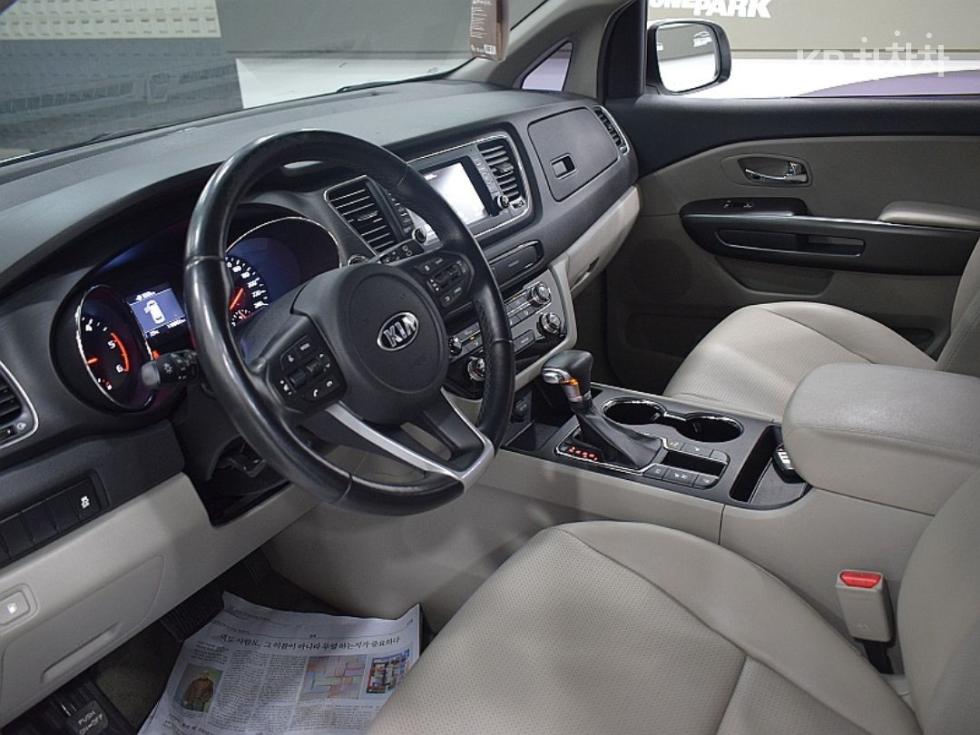 Kia Carnival — miniaturë 11