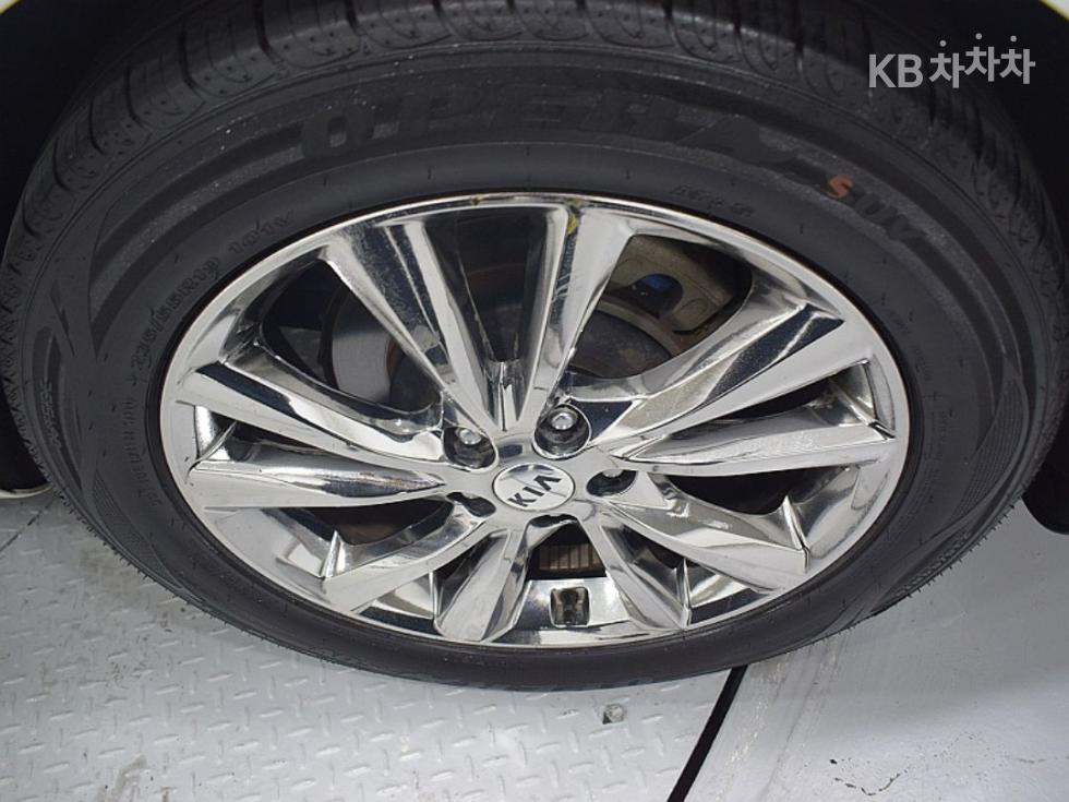 Kia Carnival — miniaturë 15