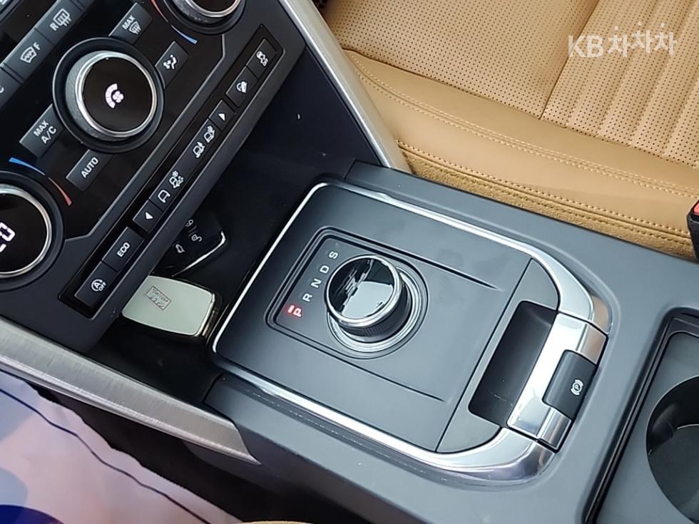 2018 Land Rover Used Car photo