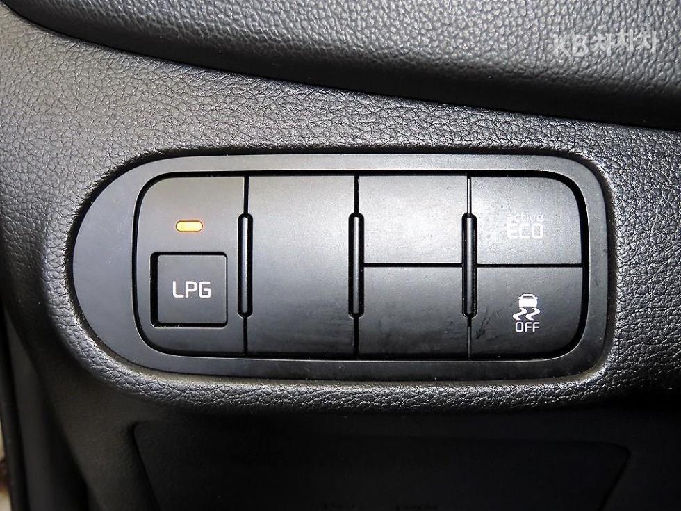Kia Carens — miniaturë 14