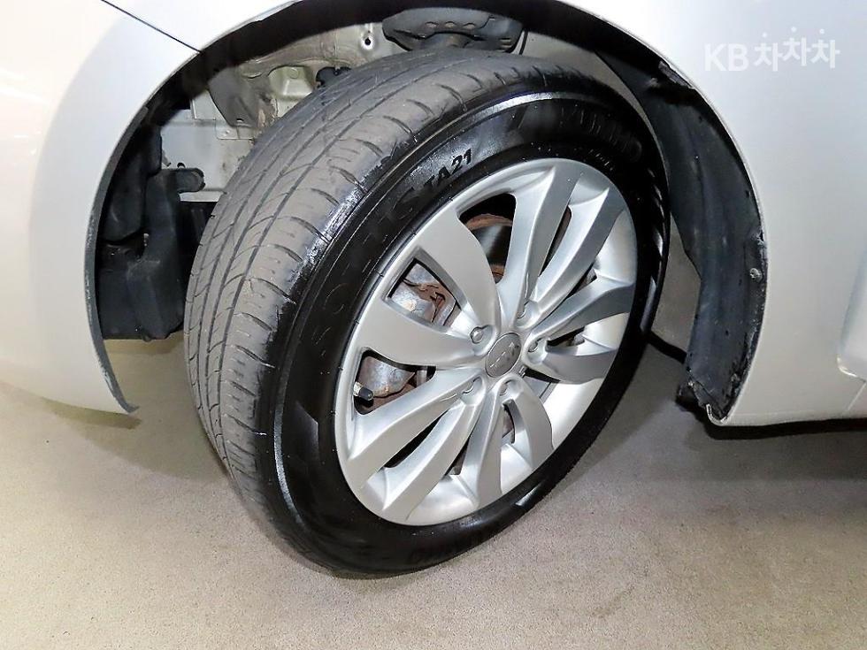 Kia Carens — miniaturë 18