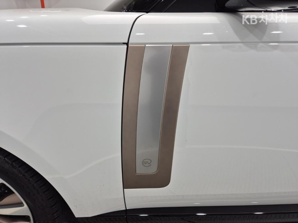 Land Rover Range Rover — miniaturë 17