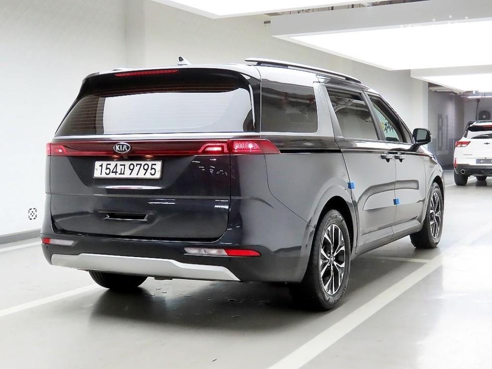 Kia Carnival — miniaturë 4