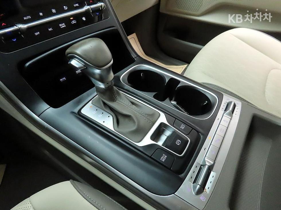 Kia Carnival — miniaturë 10