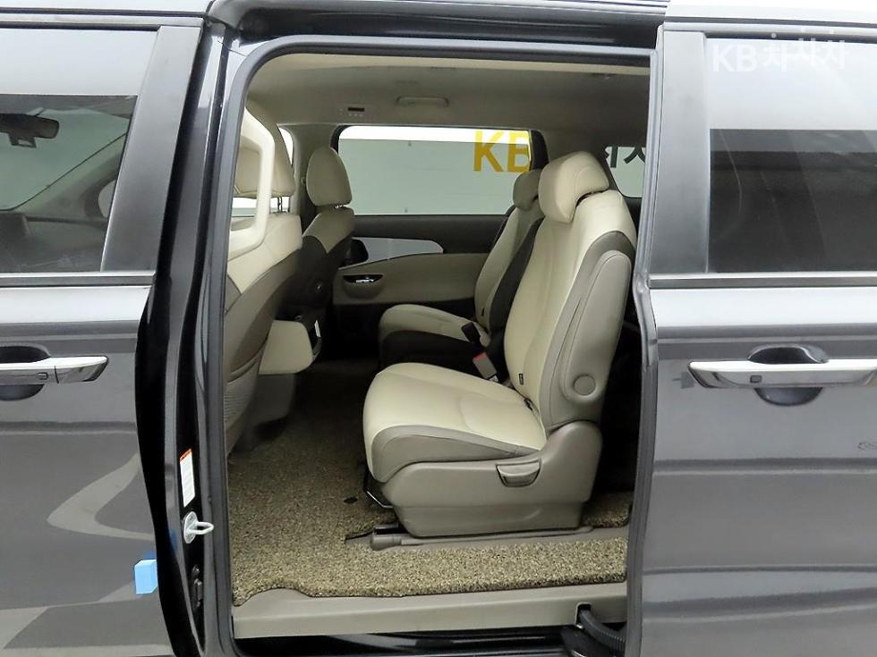 Kia Carnival — miniaturë 13
