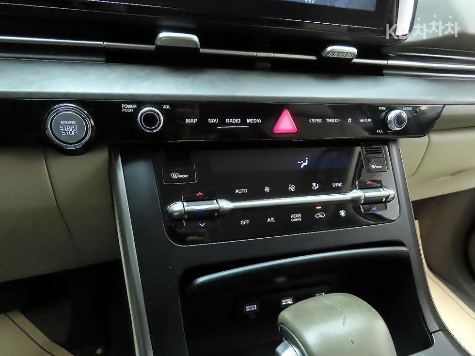Kia Carnival — miniaturë 15