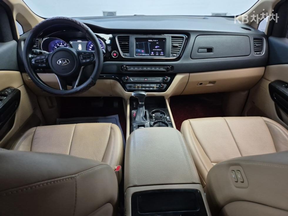 Kia Carnival — miniaturë 7