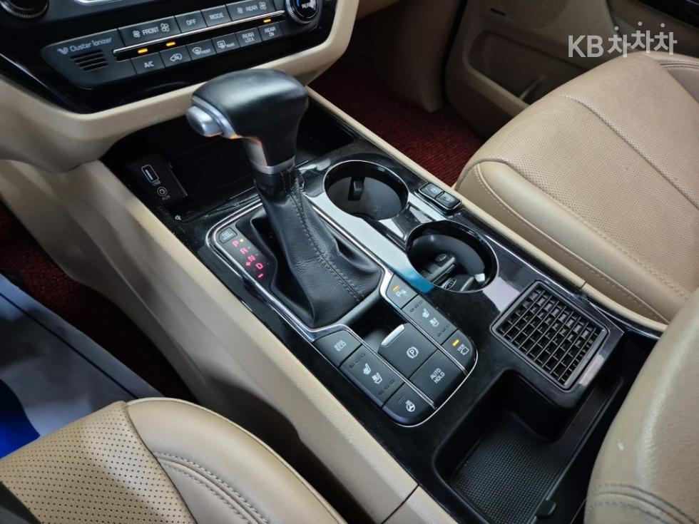 Kia Carnival — miniaturë 8