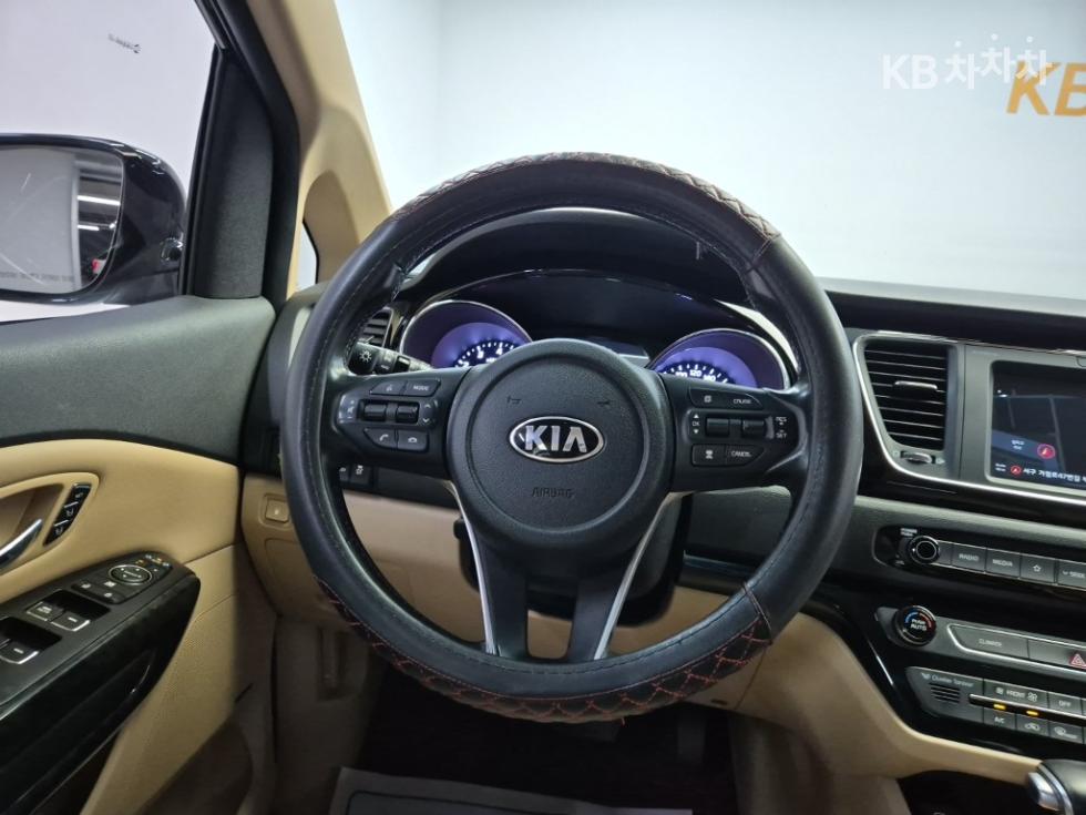Kia Carnival — miniaturë 9