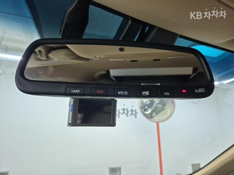 Kia Carnival — miniaturë 16