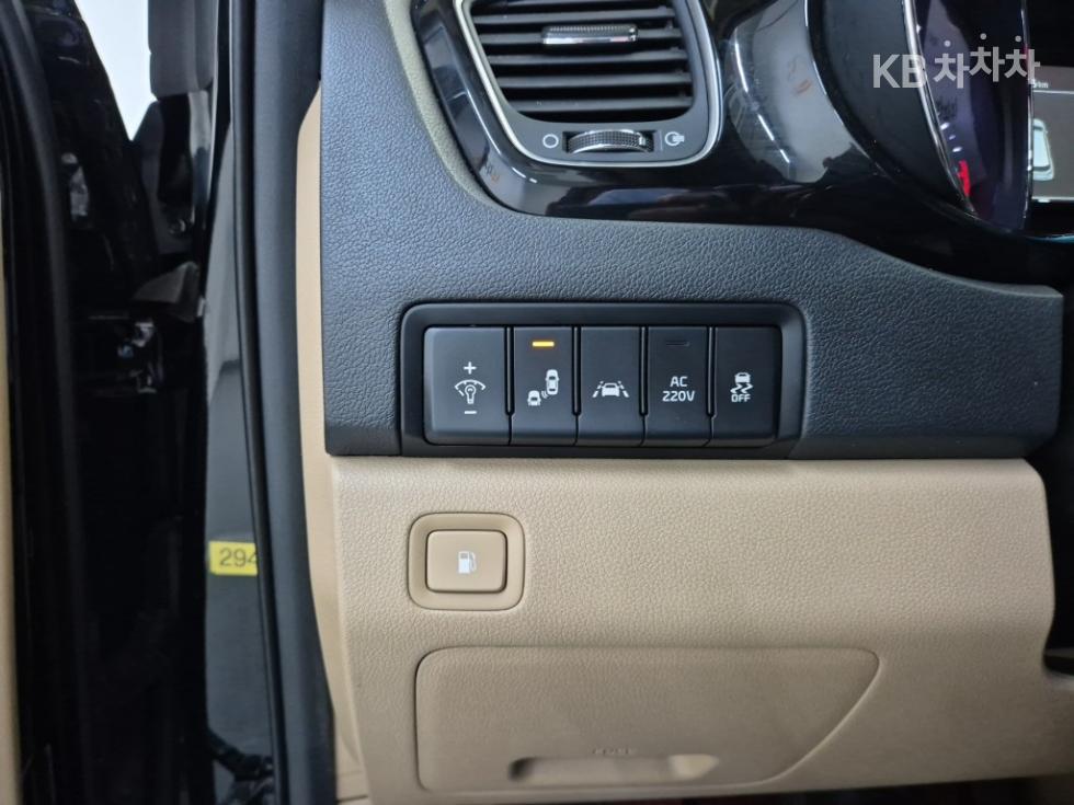 Kia Carnival — miniaturë 17