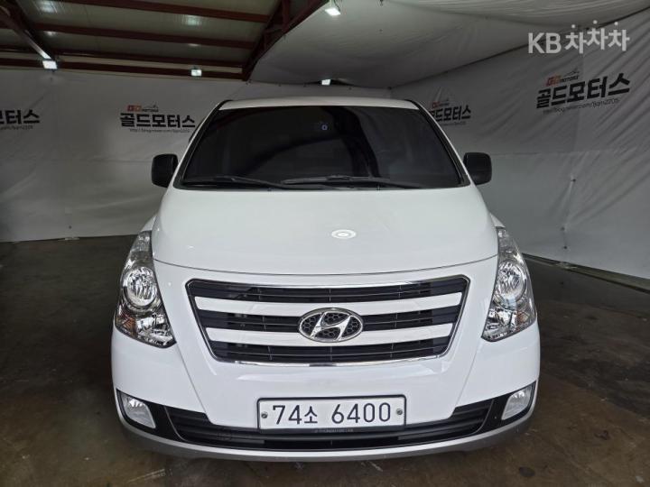Hyundai Starex 11인승 왜건 CVX — foto 1