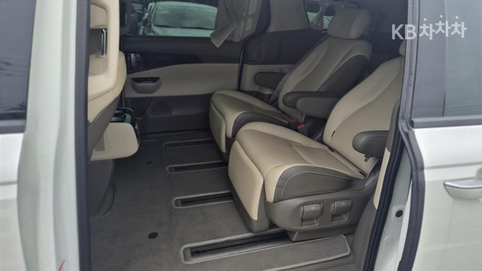 Kia Carnival — miniaturë 4