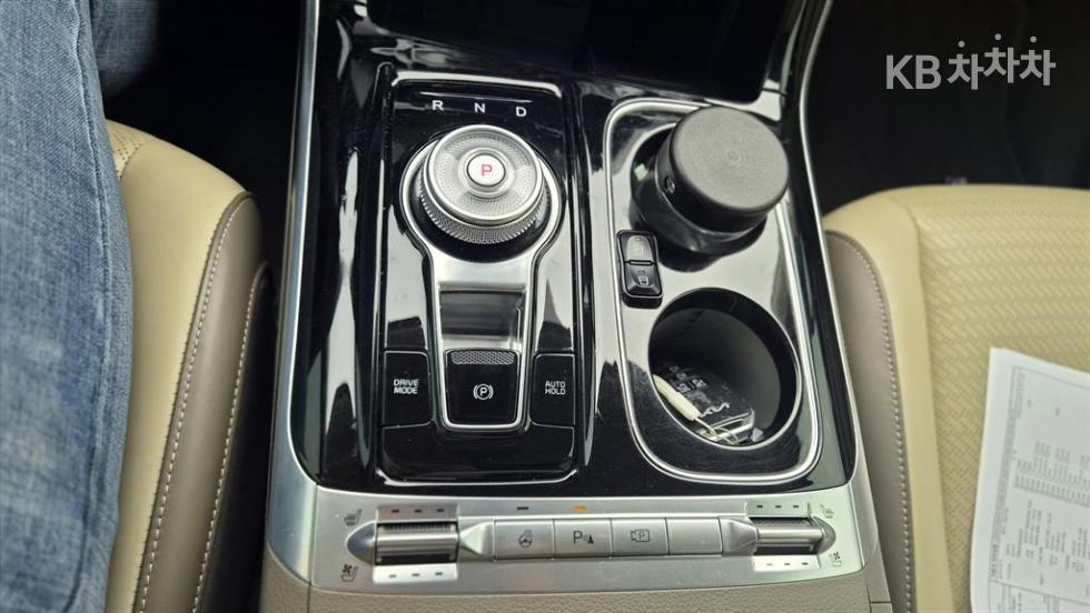 Kia Carnival — miniaturë 8
