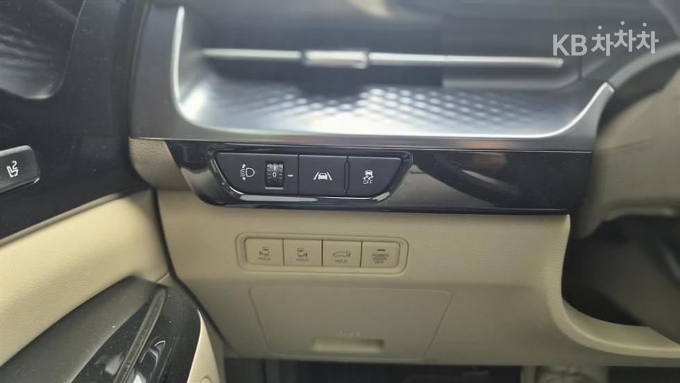 Kia Carnival — miniaturë 11