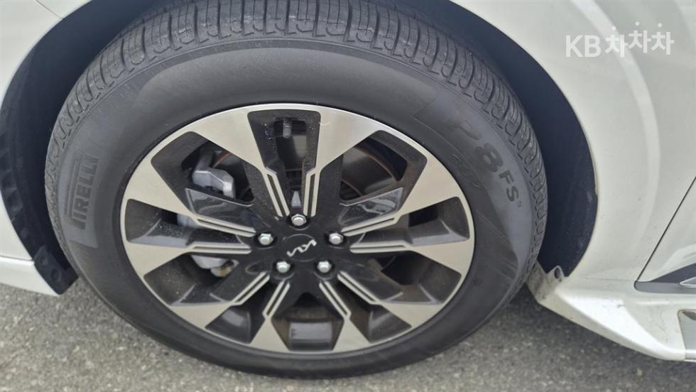 Kia Carnival — miniaturë 14