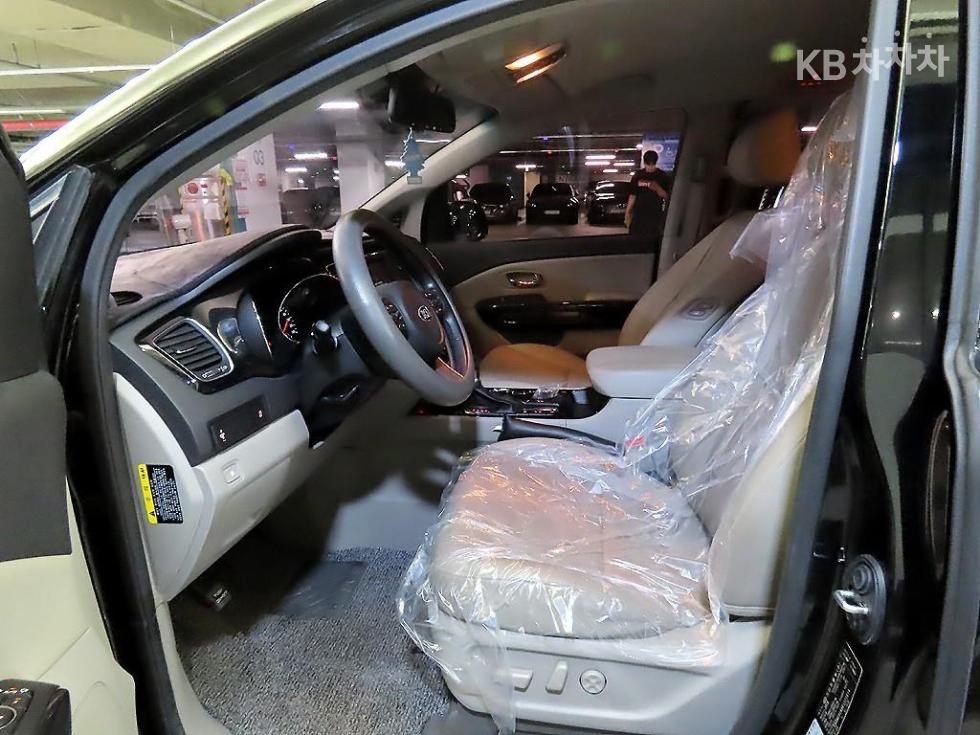 Kia Carnival — miniaturë 6