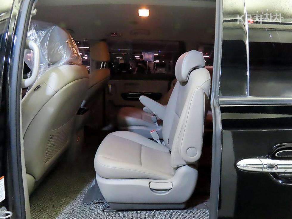 Kia Carnival — miniaturë 7