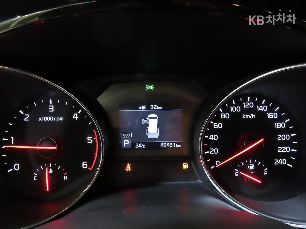Kia Carnival — miniaturë 9