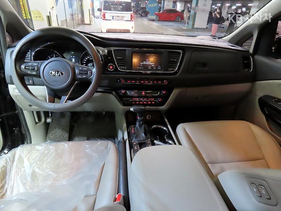 Kia Carnival — miniaturë 10