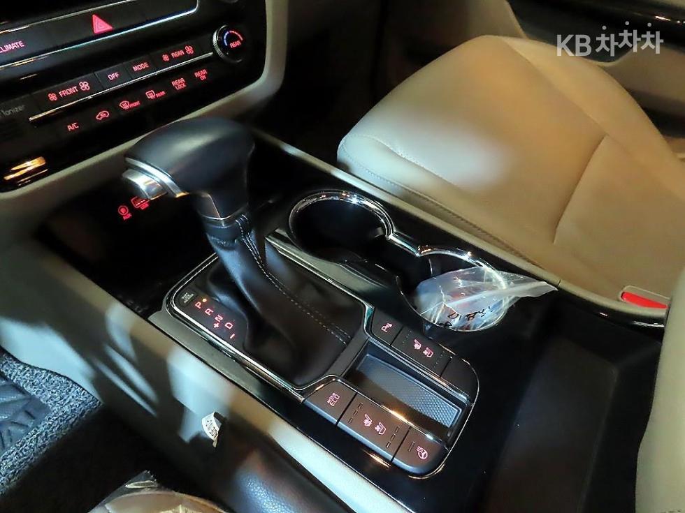 Kia Carnival — miniaturë 12