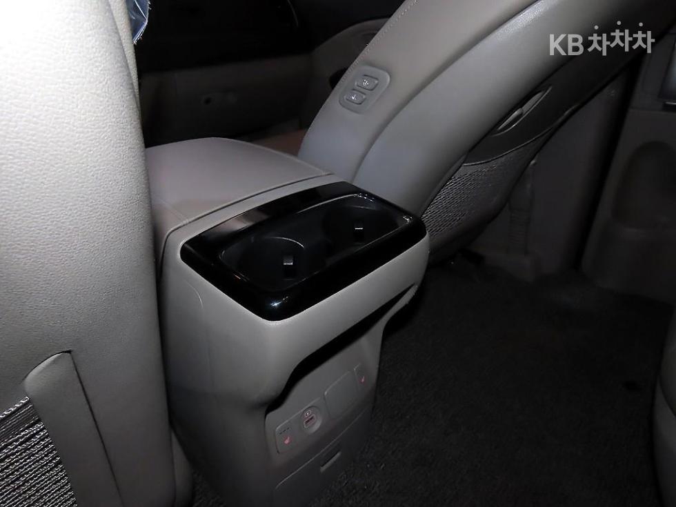 Kia Carnival — miniaturë 16