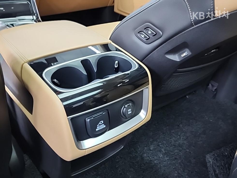 Kia Carnival — miniaturë 13