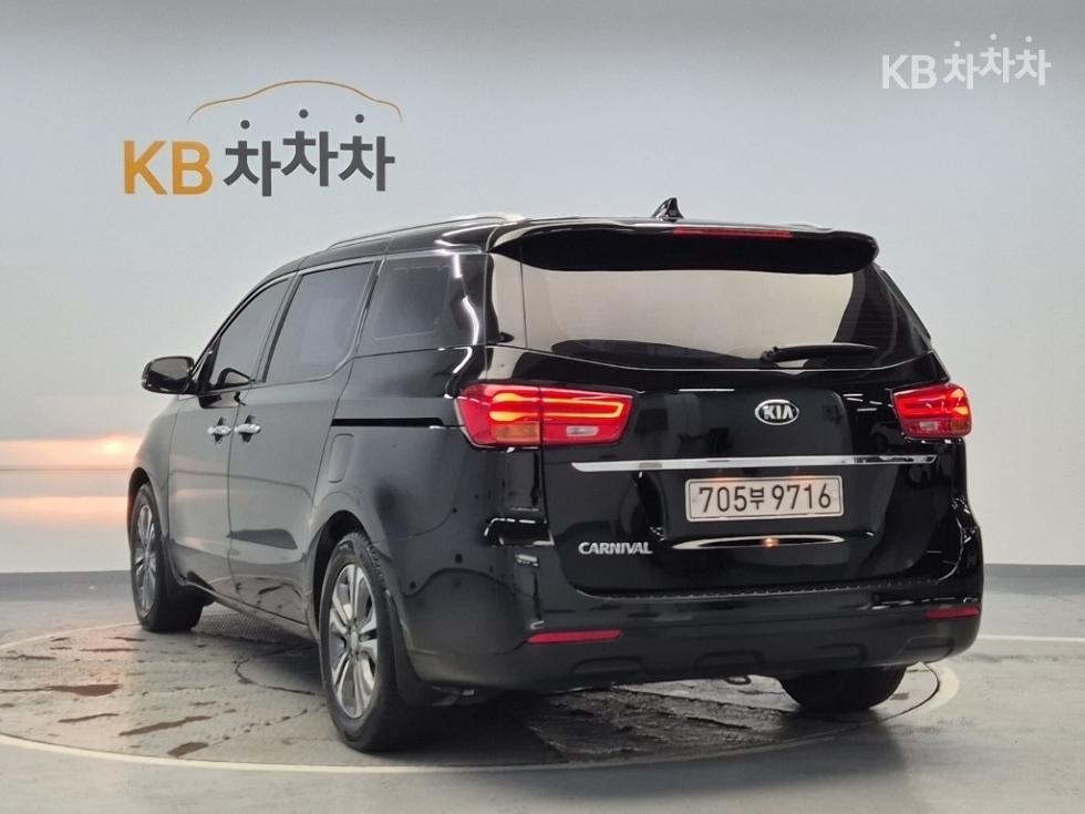 Kia Carnival — miniaturë 2