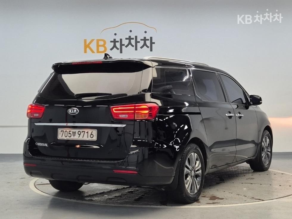 Kia Carnival — miniaturë 3