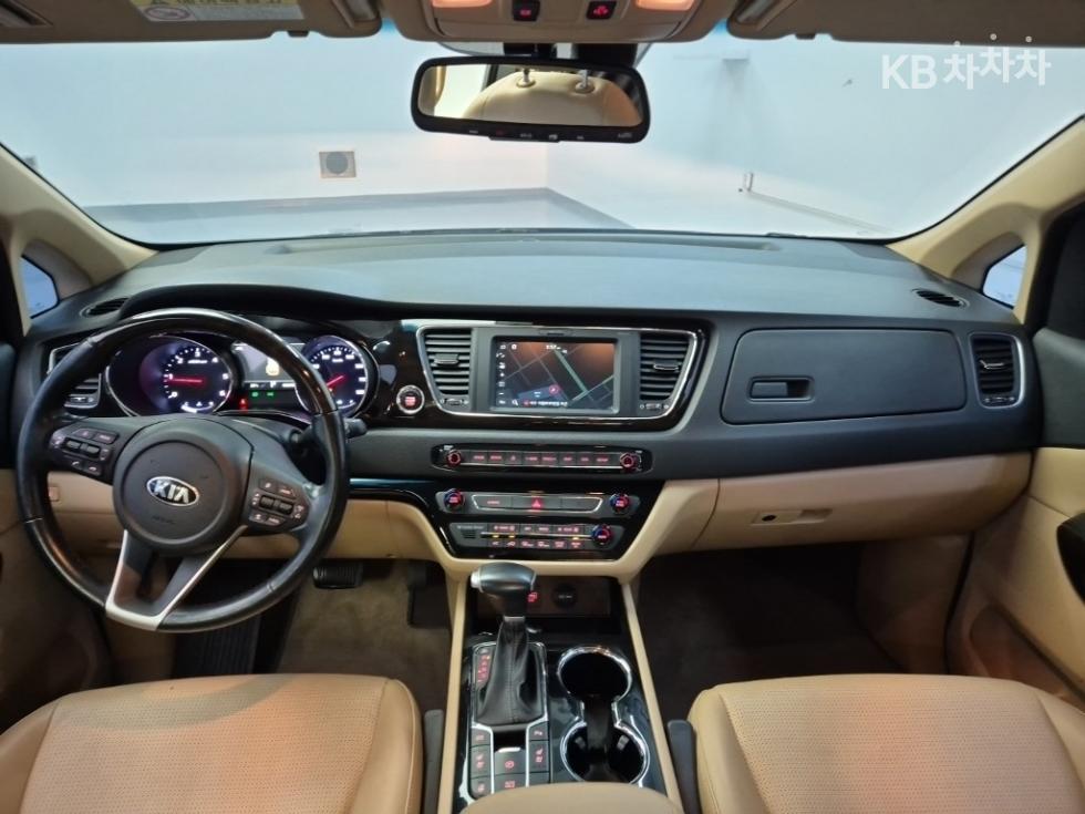 Kia Carnival — miniaturë 7