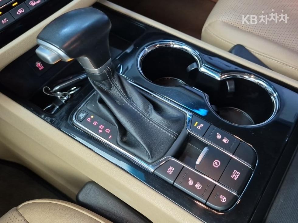 Kia Carnival — miniaturë 8