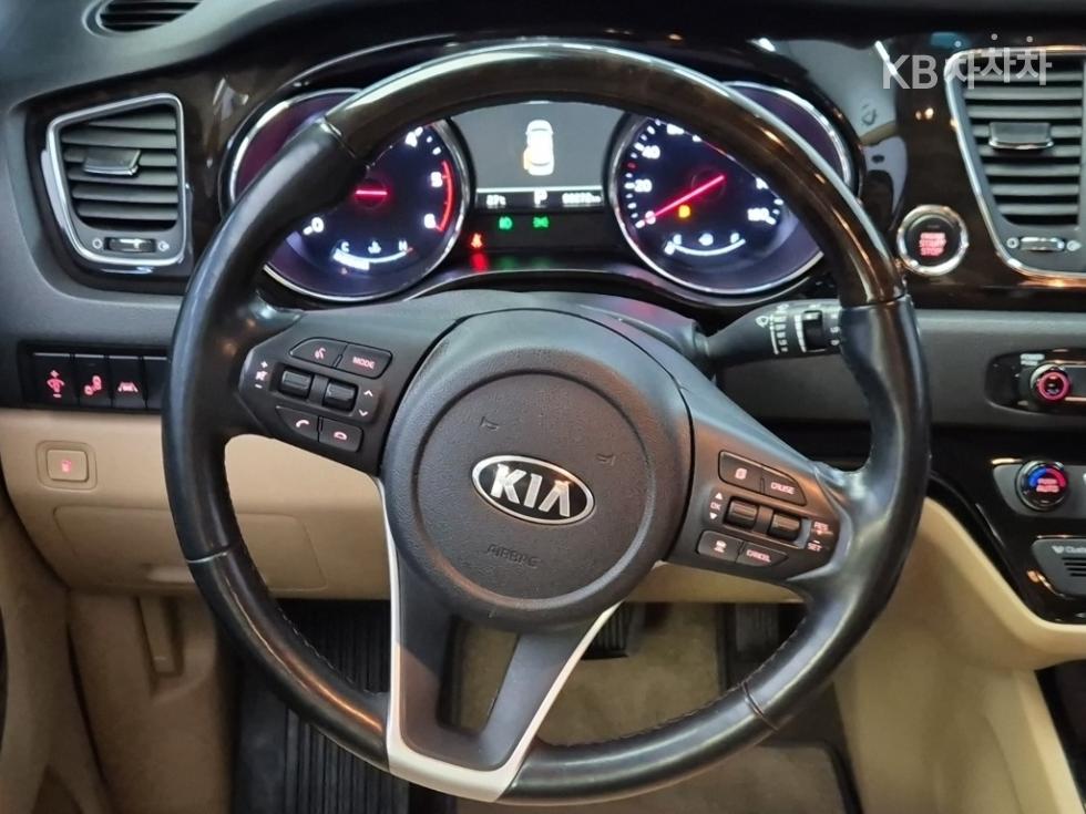 Kia Carnival — miniaturë 9