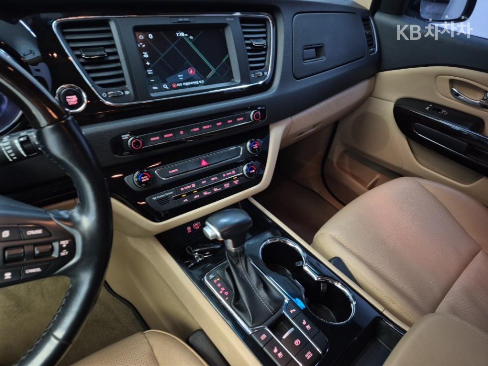 Kia Carnival — miniaturë 10