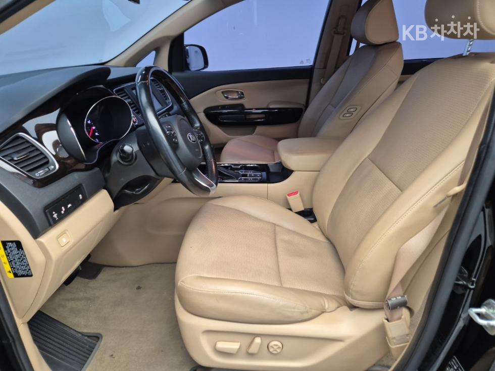 Kia Carnival — miniaturë 11