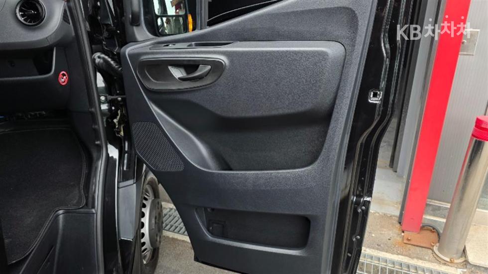 Mercedes-Benz Sprinter — miniaturë 9