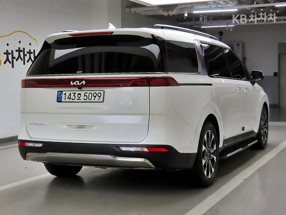 Kia Carnival — miniaturë 4