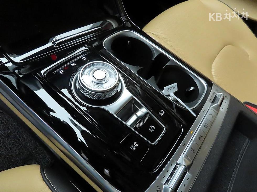 Kia Carnival — miniaturë 10