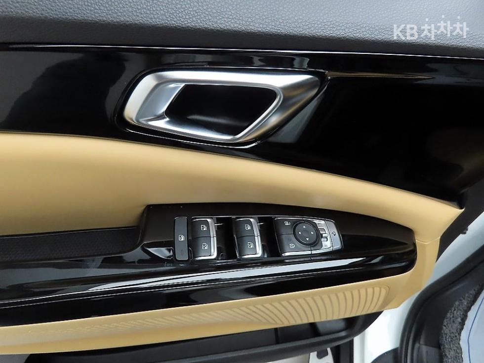 Kia Carnival — miniaturë 11