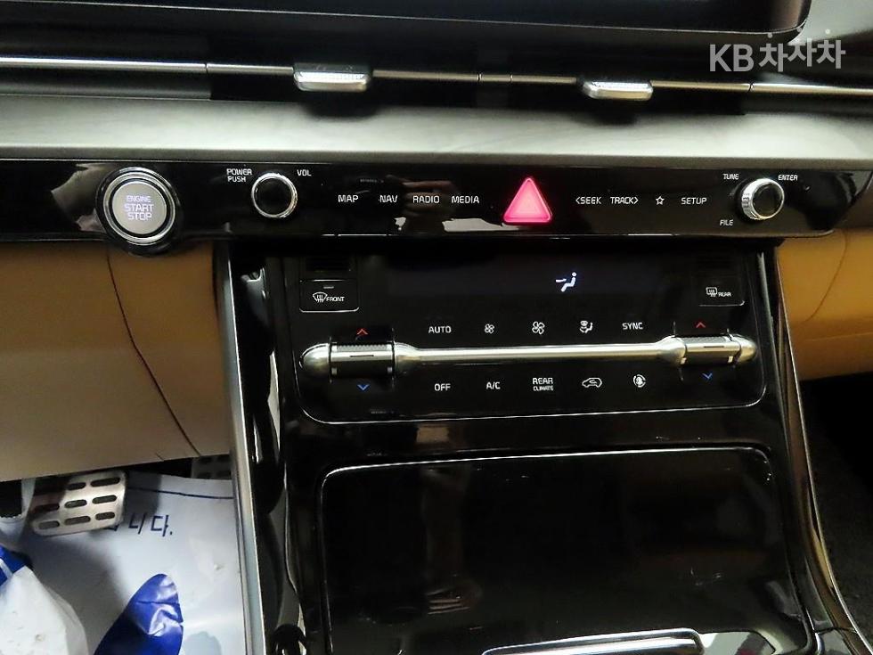 Kia Carnival — miniaturë 15