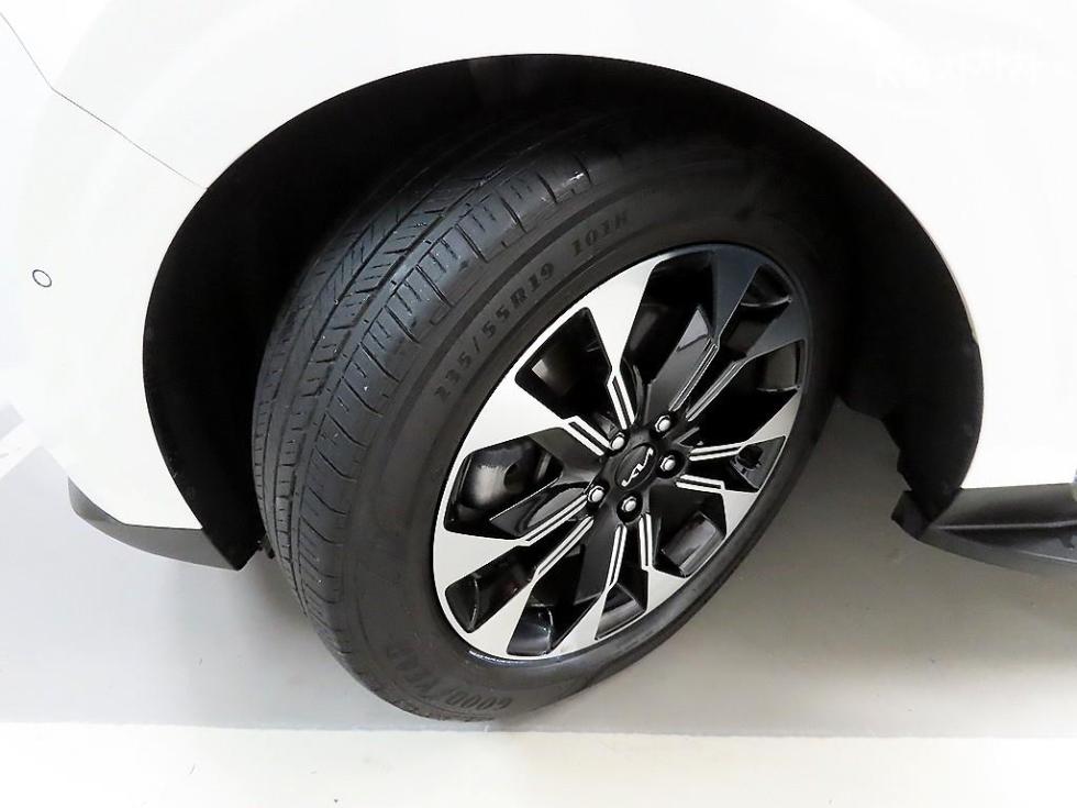 Kia Carnival — miniaturë 19