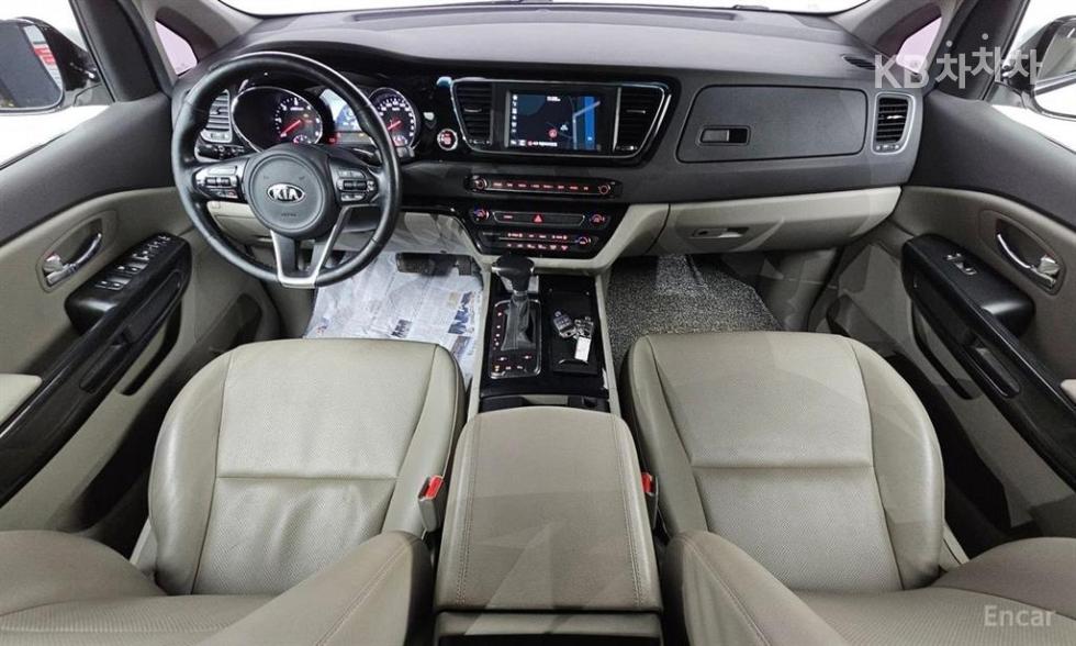 Kia Carnival — miniaturë 5