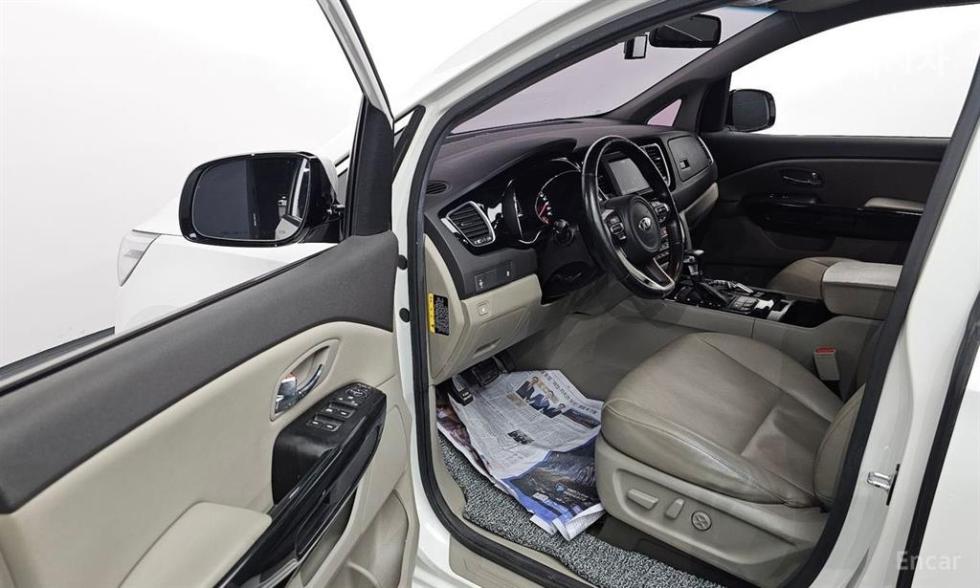 Kia Carnival — miniaturë 6