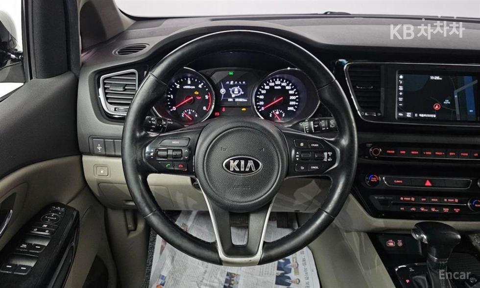 Kia Carnival — miniaturë 10