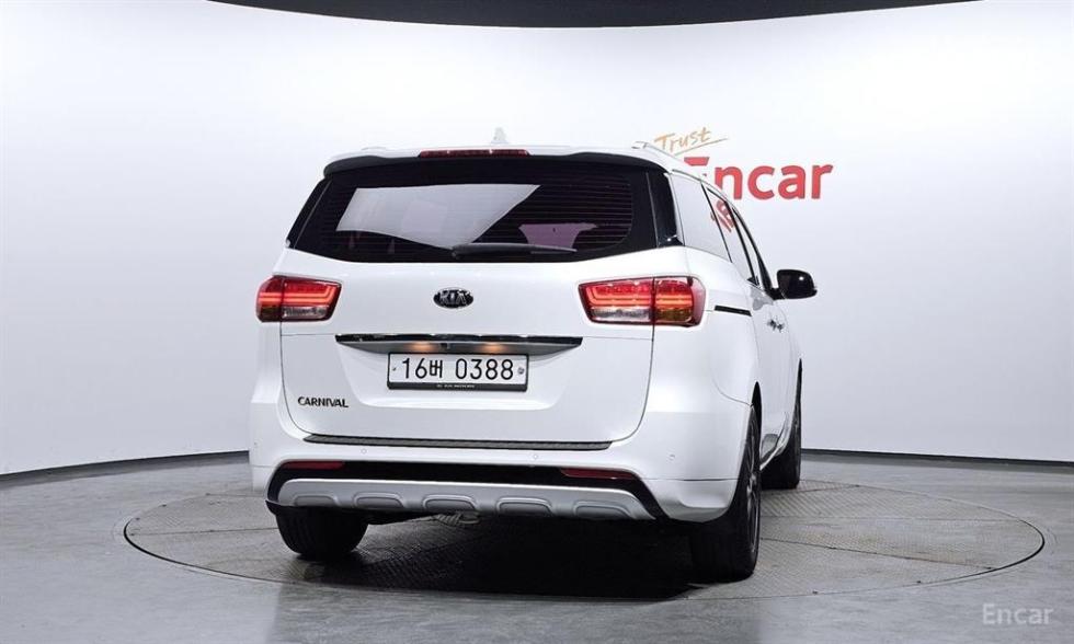 Kia Carnival — miniaturë 11