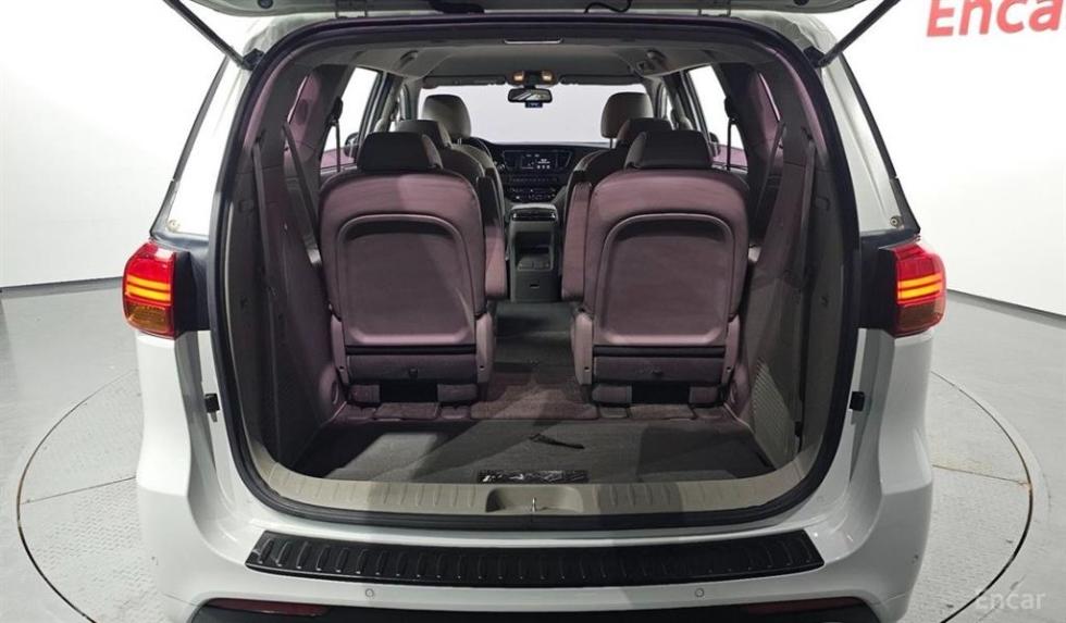 Kia Carnival — miniaturë 18