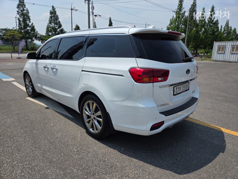 Kia Carnival — miniaturë 6