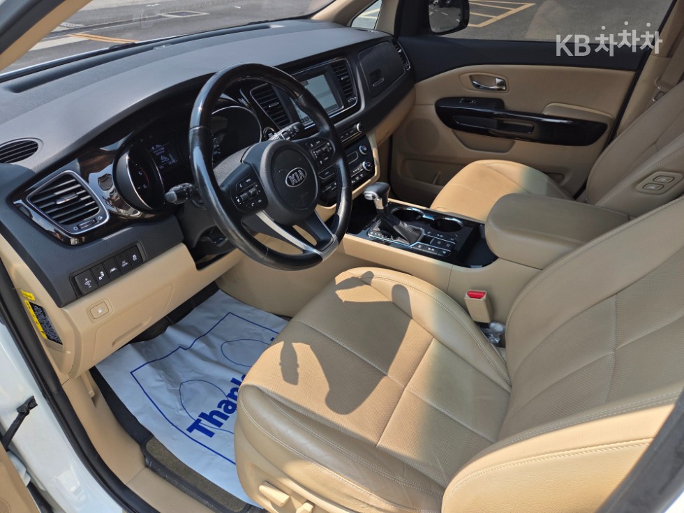 Kia Carnival — miniaturë 8