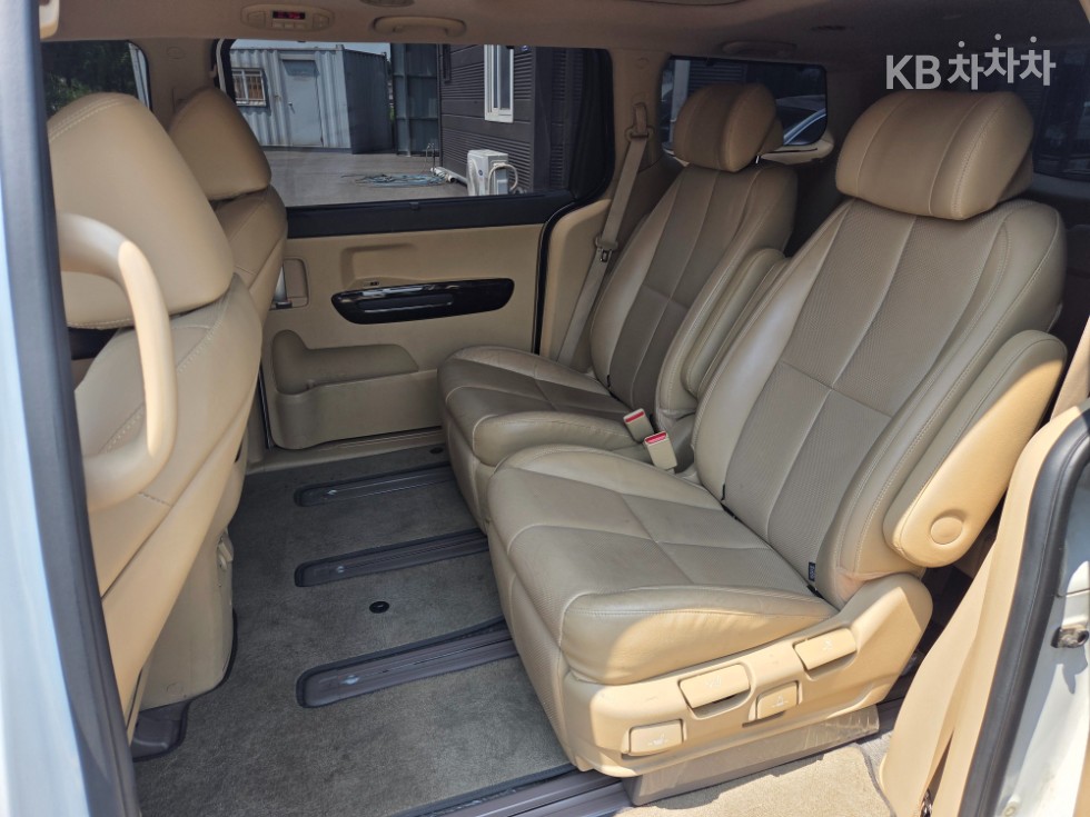Kia Carnival — miniaturë 9
