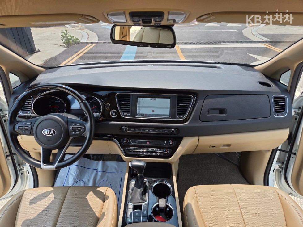 Kia Carnival — miniaturë 7